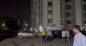 અલથાણમાં આવેલી શિવ રેસીડેન્સી દિવાલ ધરાશાઈ