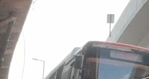 સુરતના રીંગરોડ થી સહારા દરવાજા ઉતરતા બ્રિજ ઉપર સર્જાયો અકસ્માત