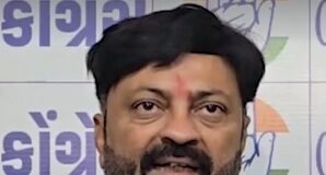 કોંગ્રેસે સ્ટિંગ કરી પોલીસની પોલ ખુલી વર્ષે 180 કરોડના હપતા વસૂલતી હોવાનો દાવો.’સ્ટિકર લગાવો, રિક્ષા દોડાવો’