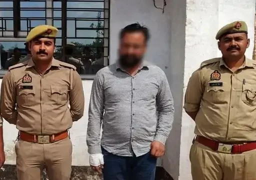 આગ્રામાં BJP નેતા કહીને ઓળખ આપનાર વ્યક્તિનો ડાન્સર સાથે વીડિયો વાયરલ