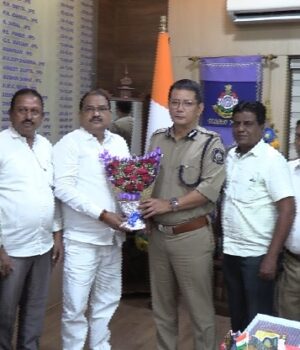ગોવિંદા ઉત્સવની પરવાનગી પ્રક્રિયા સરળ બનાવવા સુરત પોલીસ કમિશનરને રજૂઆત ગોવિંદા ઉત્સવની પરવાનગી પ્રક્રિયા સરળ બનાવવા સુરત પોલીસ કમિશનરને રજૂઆત